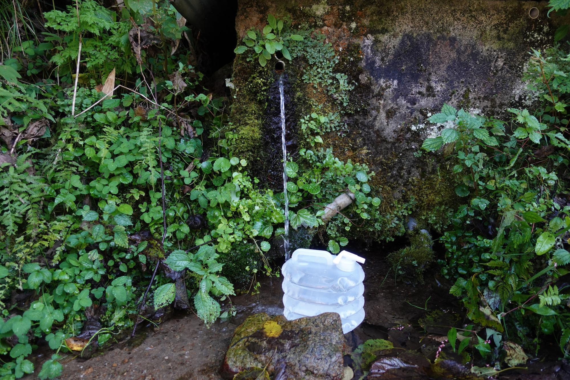 上小塩の清水