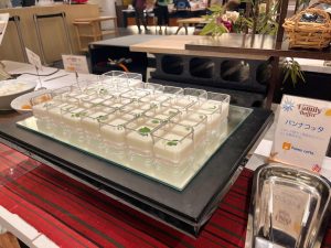 丸峰観光ホテルの「夏休みファミリーランチバイキング」パンナコッタ
