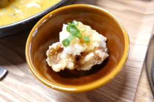 「きちんとごはん 虹」小鉢の鶏肉の唐揚げ