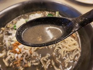 坦々麺とお肉の会社(同)みなかわ 黒胡麻坦々麺 スープ