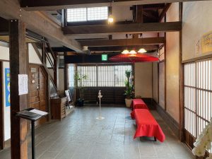 會津 おにやんま 入口ホール