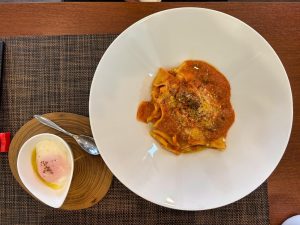レストラン ラ レゾン/Restaurant la Raison 生パスタ パッパルデッレ ゴロゴロ三限豚とビーフボロネーズ