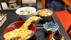 お食事処 芳登里