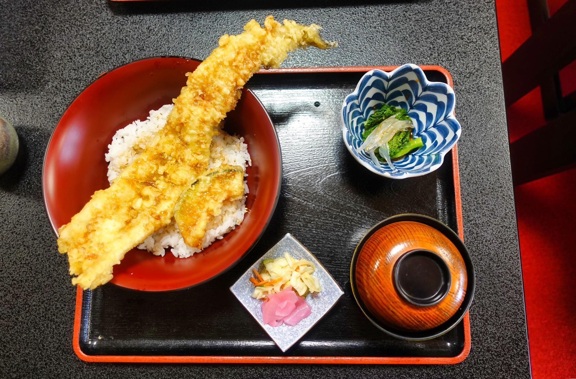 割烹 芳登里(ほとり)アナゴ天丼 本日のオススメ ランチ