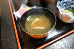 割烹 芳登里（ほとり）本日のオススメ ランチ  味噌汁