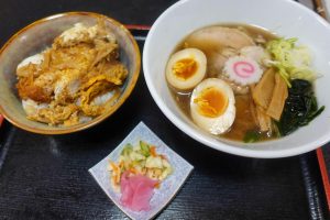 割烹 芳登里（ほとり）カツ丼セット 煮込みカツ丼で