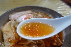あたごや食堂 ワンタンメン スープ