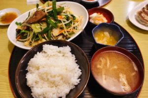 らーめん お食事処 あおやま レバニラ定食