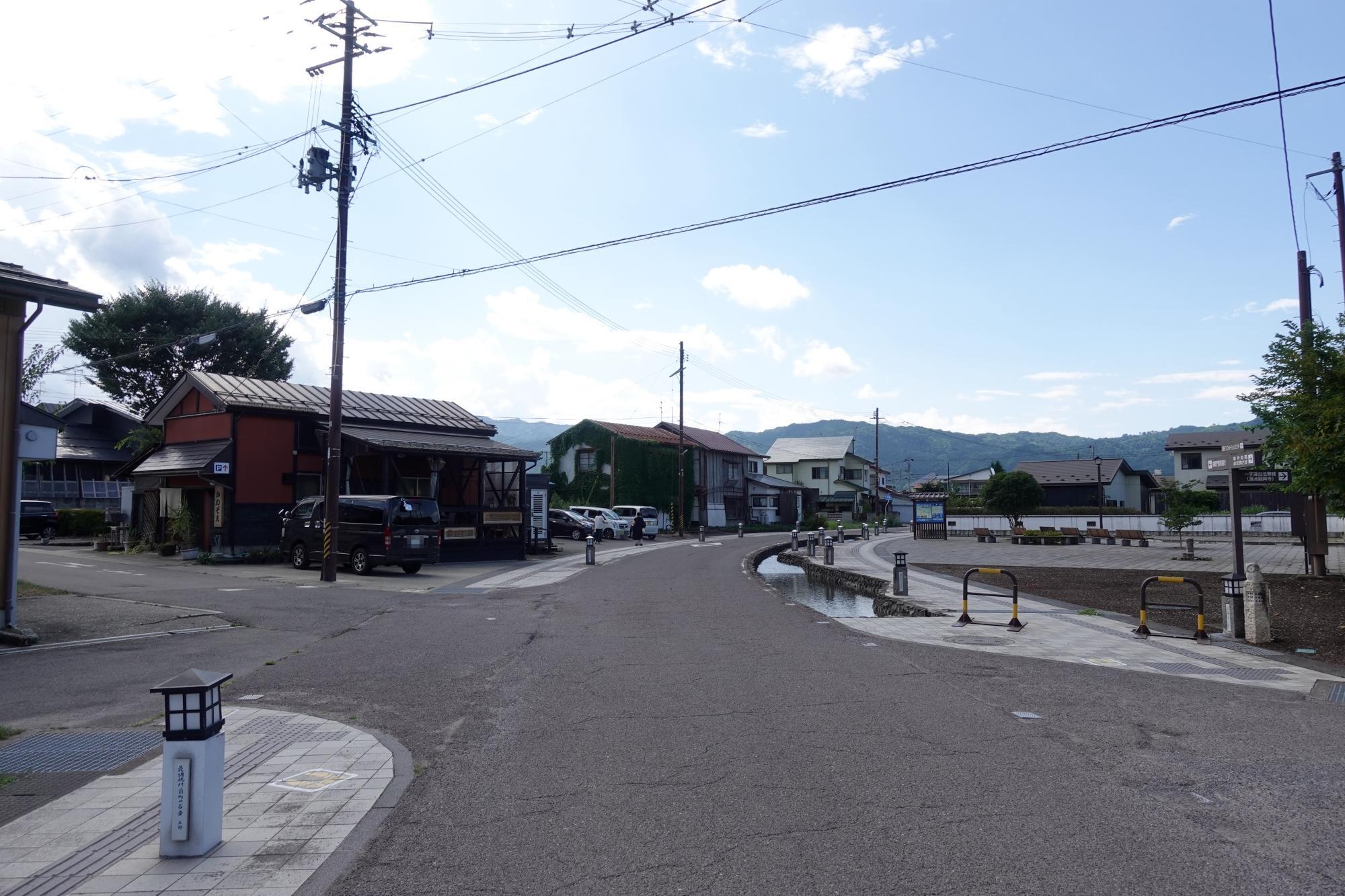 かわぞえ 店舗 外観 駐車場