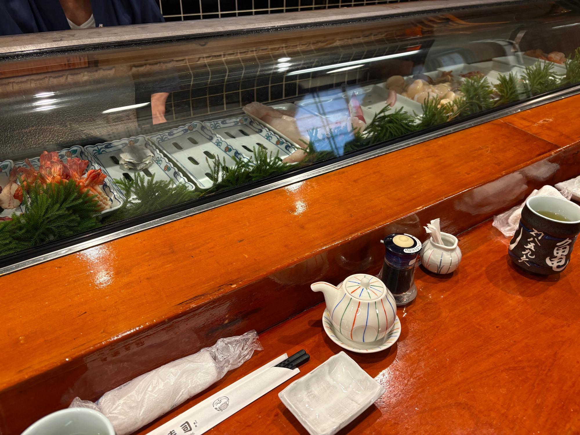 亀鶴寿司 店内