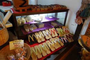 駄菓子屋 鳴海屋