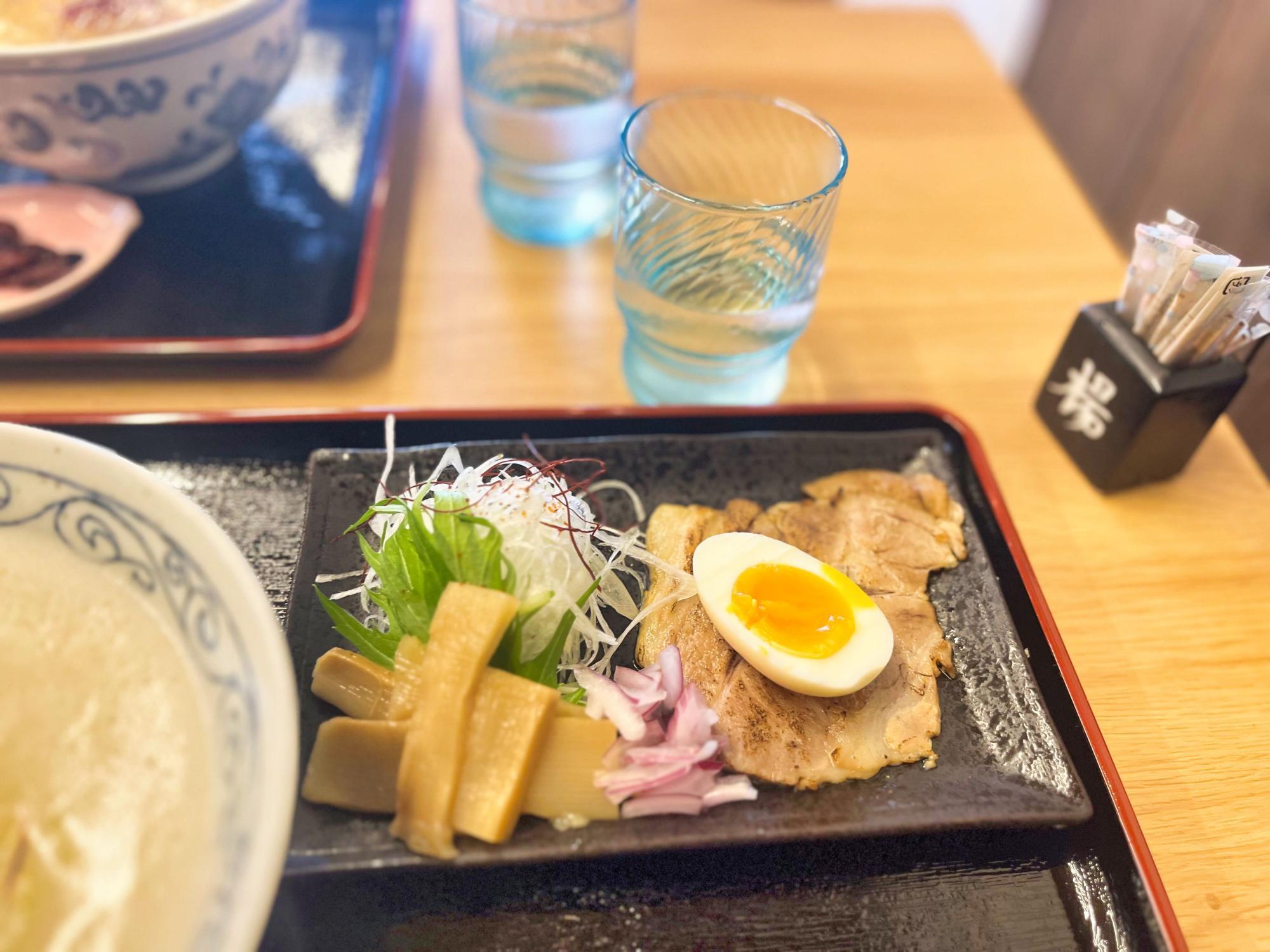 海風堂(シーフードウ) 煮干し香る 塩そば 別皿のトッピング