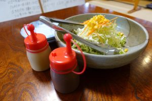 丑若丸 食前のサラダ