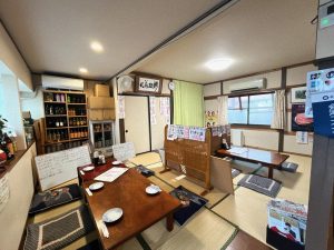 丑若丸 店内