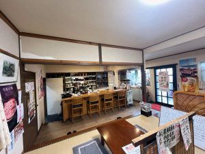 丑若丸 店内