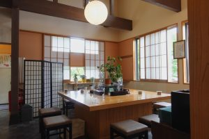 蕎麦蕎房 かみしろや 店内