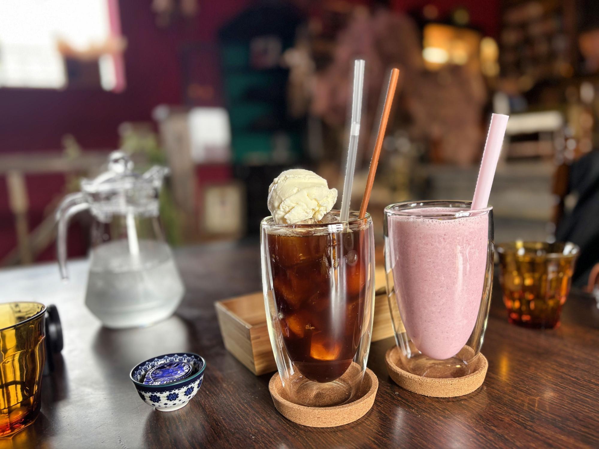 kitchen IZANAI(キッチン イザナイ) コーヒーフロート いちごスムージー