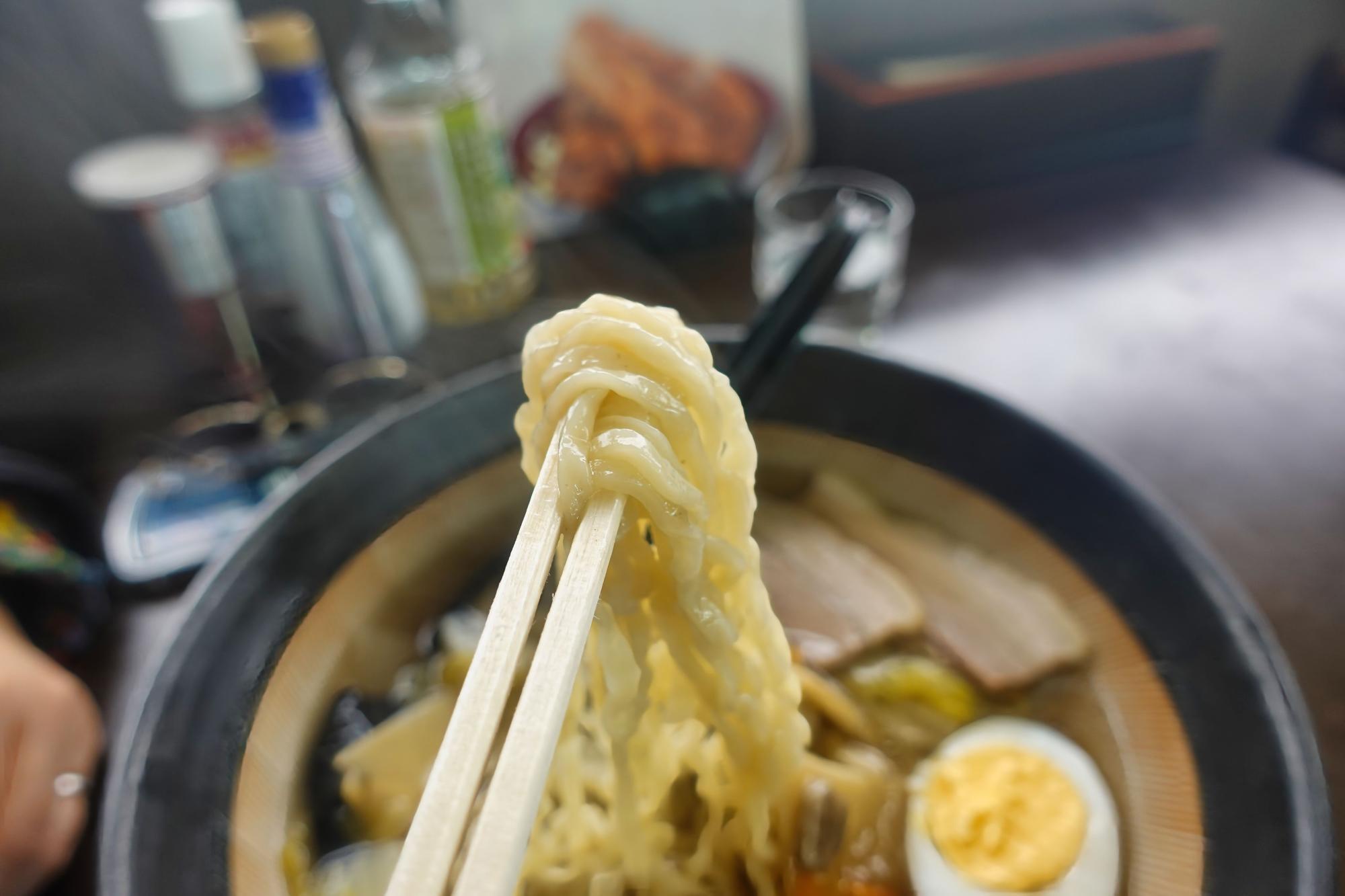 十文字屋 (じゅうもんじや) 十文字ラーメン 麺のリフトアップ