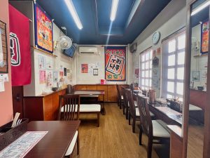 ウリナム食堂 店内