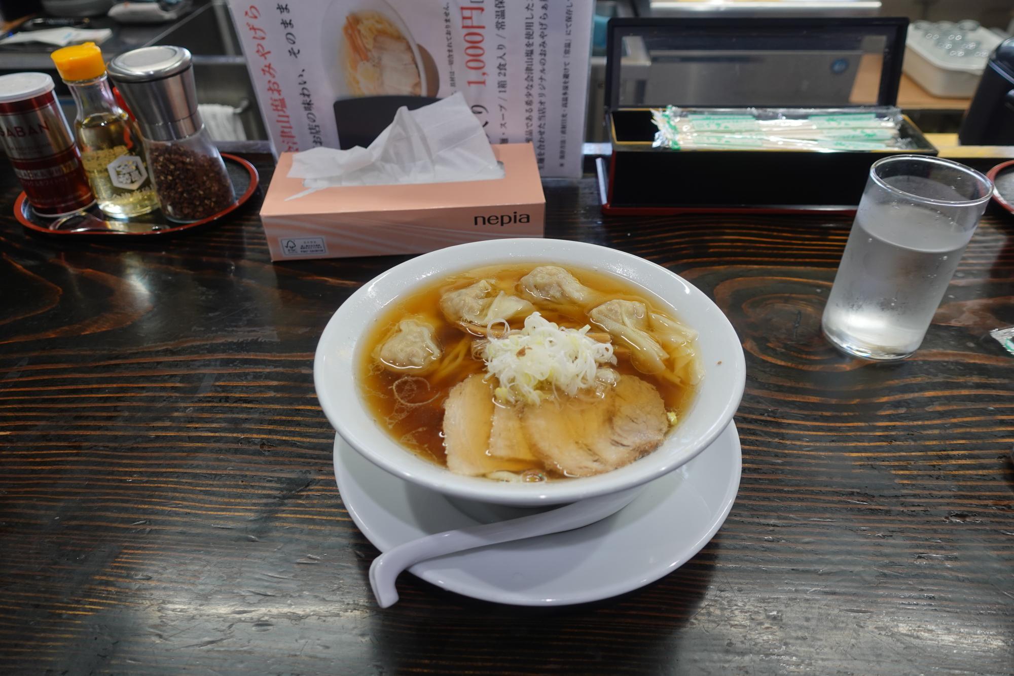 うえんで 山鹿店 醤油ラーメン + ワンタン + 中太ちぢれ麺