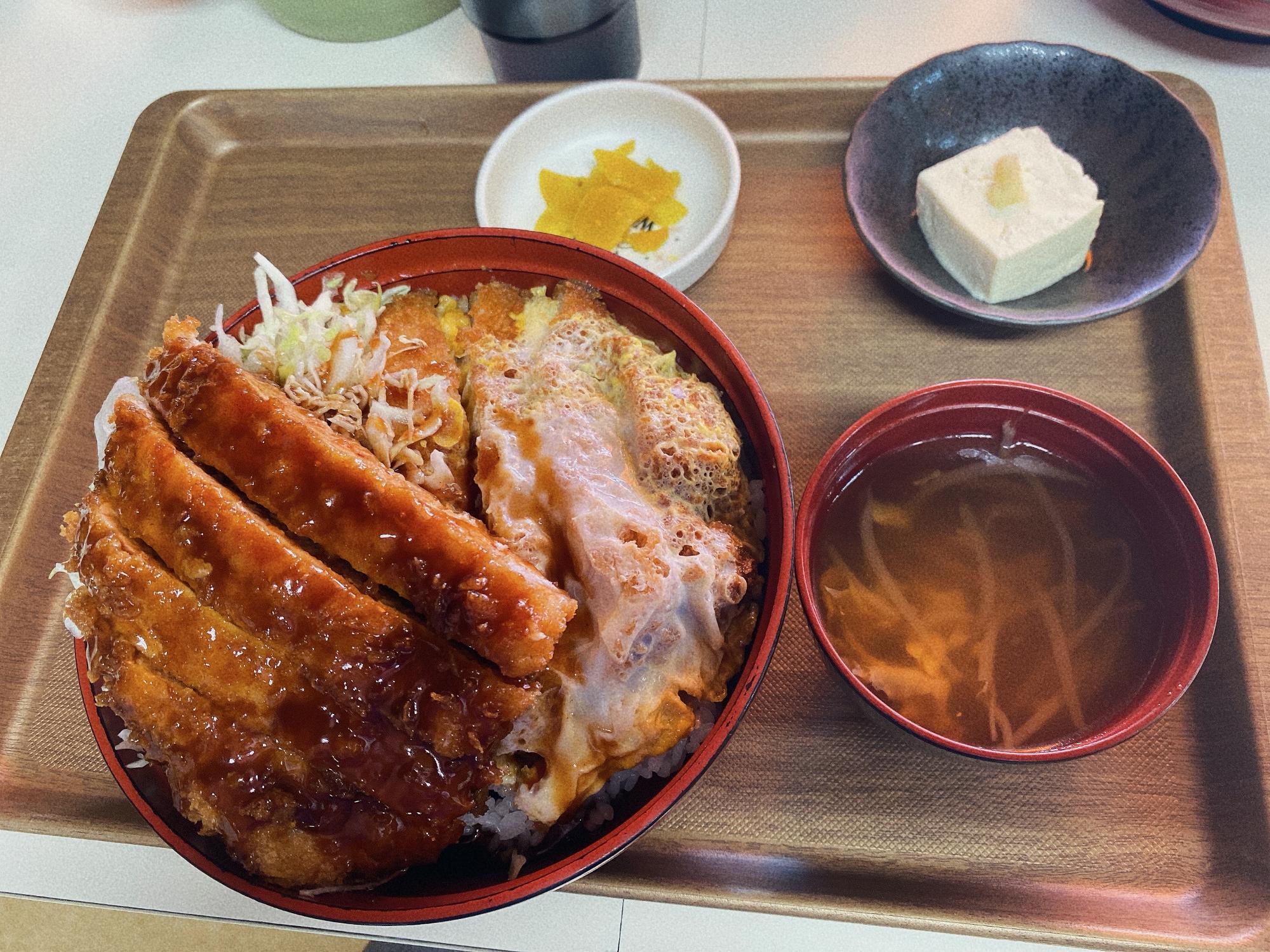 重慶飯店 店内
