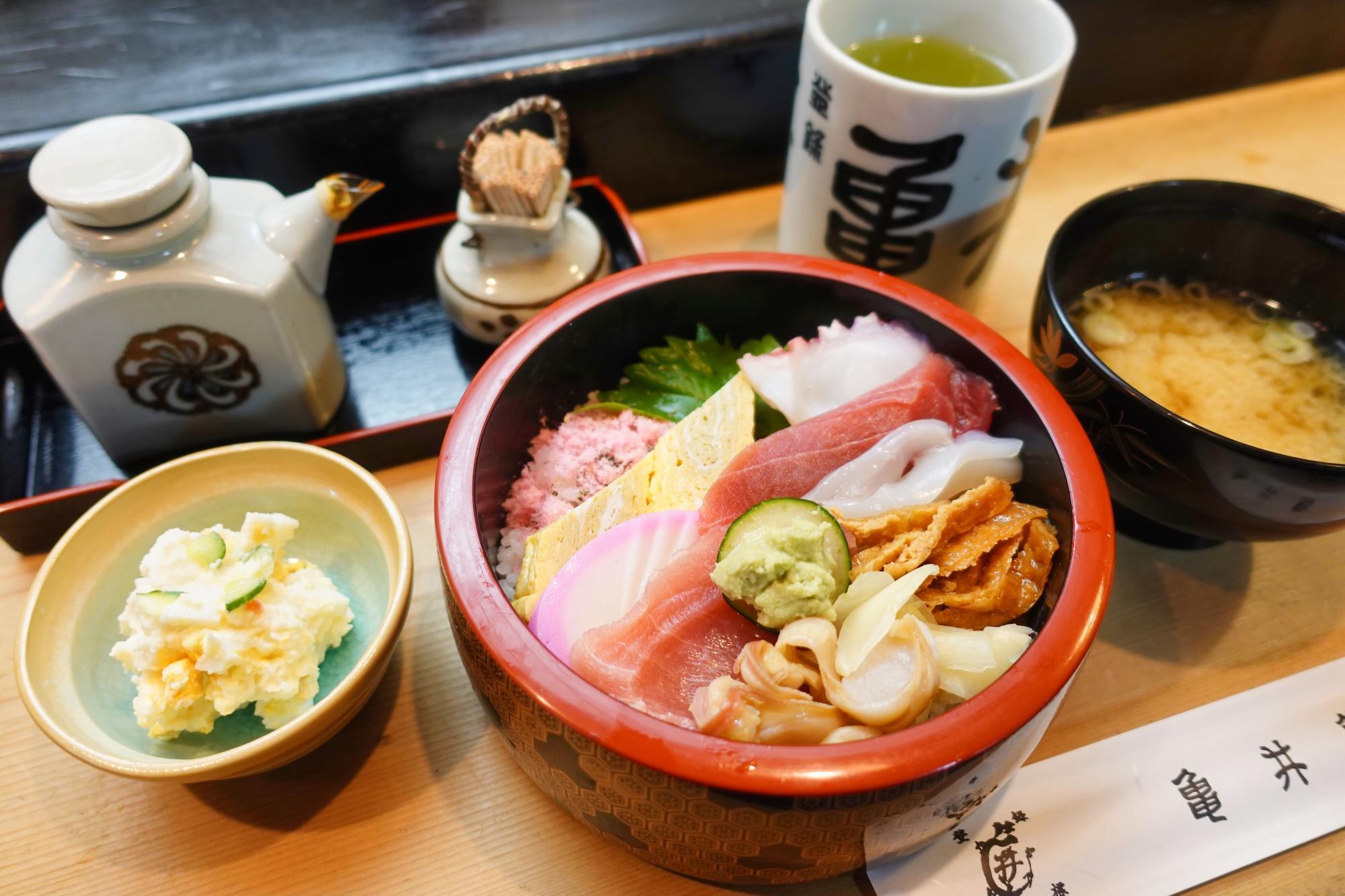 亀井鮨(かめいずし) ランチ ちらし