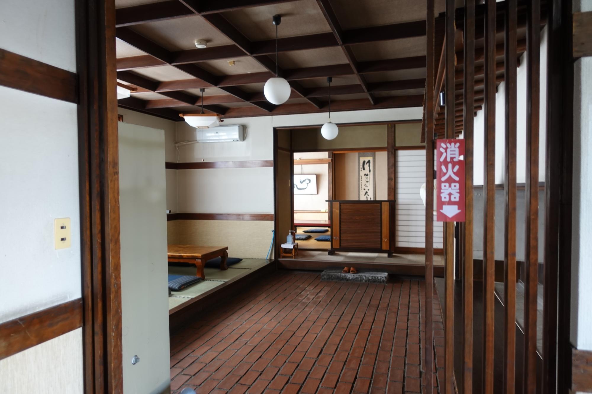 東山庵 店内
