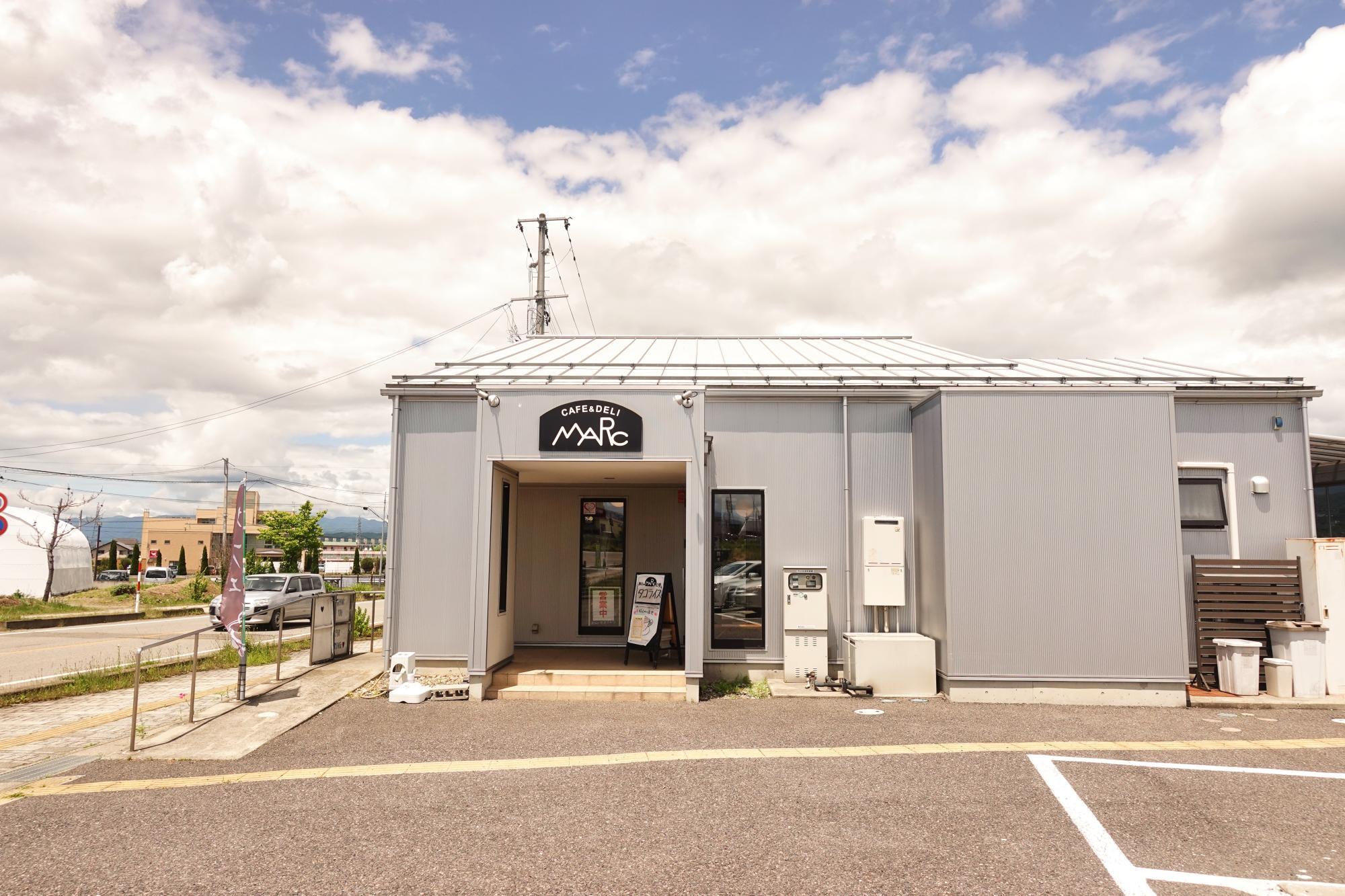 カフェ デリ マルク(Cafe&deli Marc) 店舗 外観 駐車場