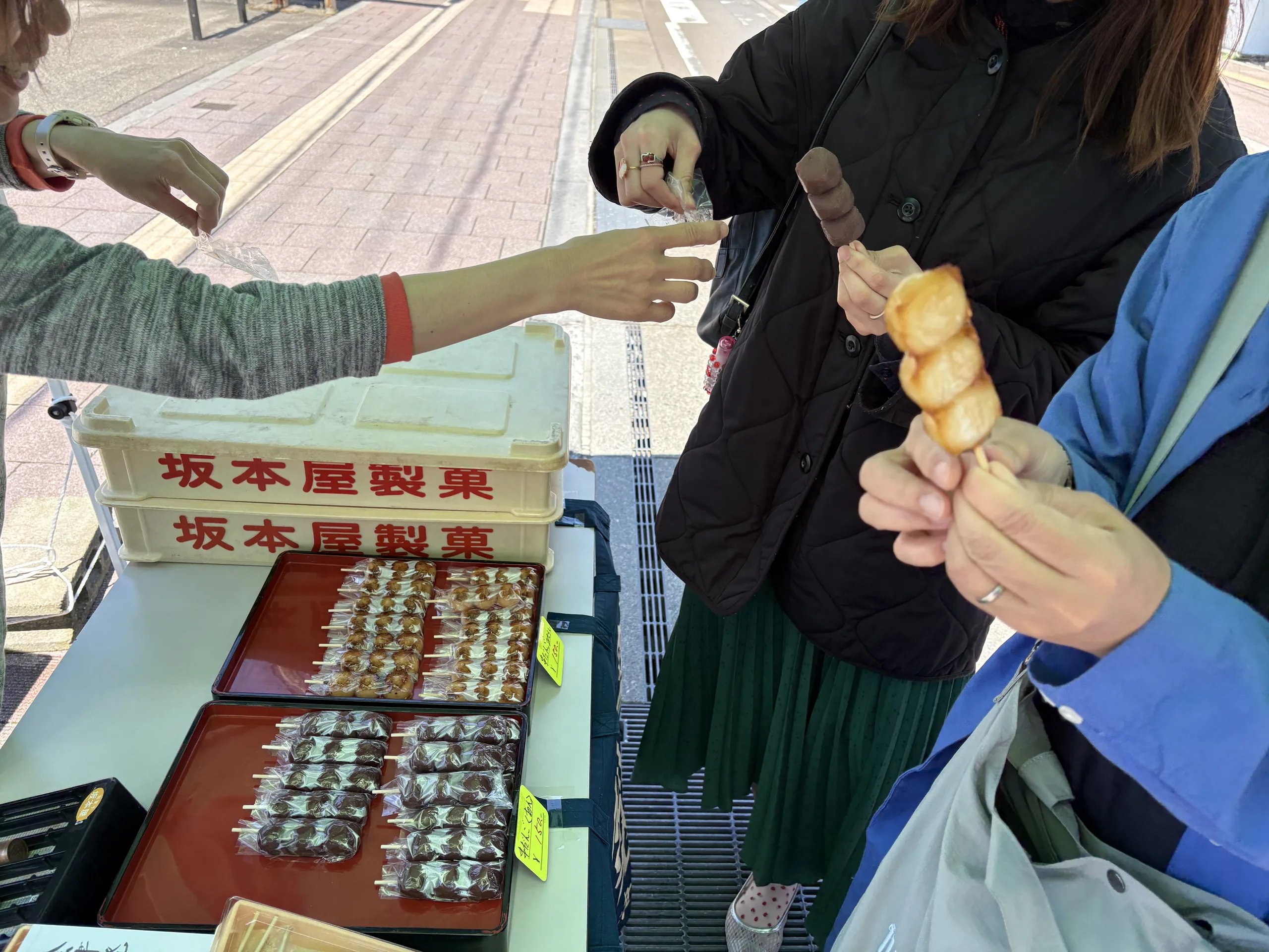 大町ふれあいこどもまつり 団子食べました 01|写真|2026-05-06