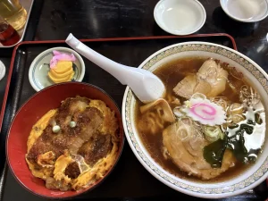 ラーメンとミニ煮込みカツ丼のセット