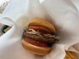 大盛りトマトチリバーガー