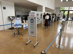 30分前には既に並ぶ人達が