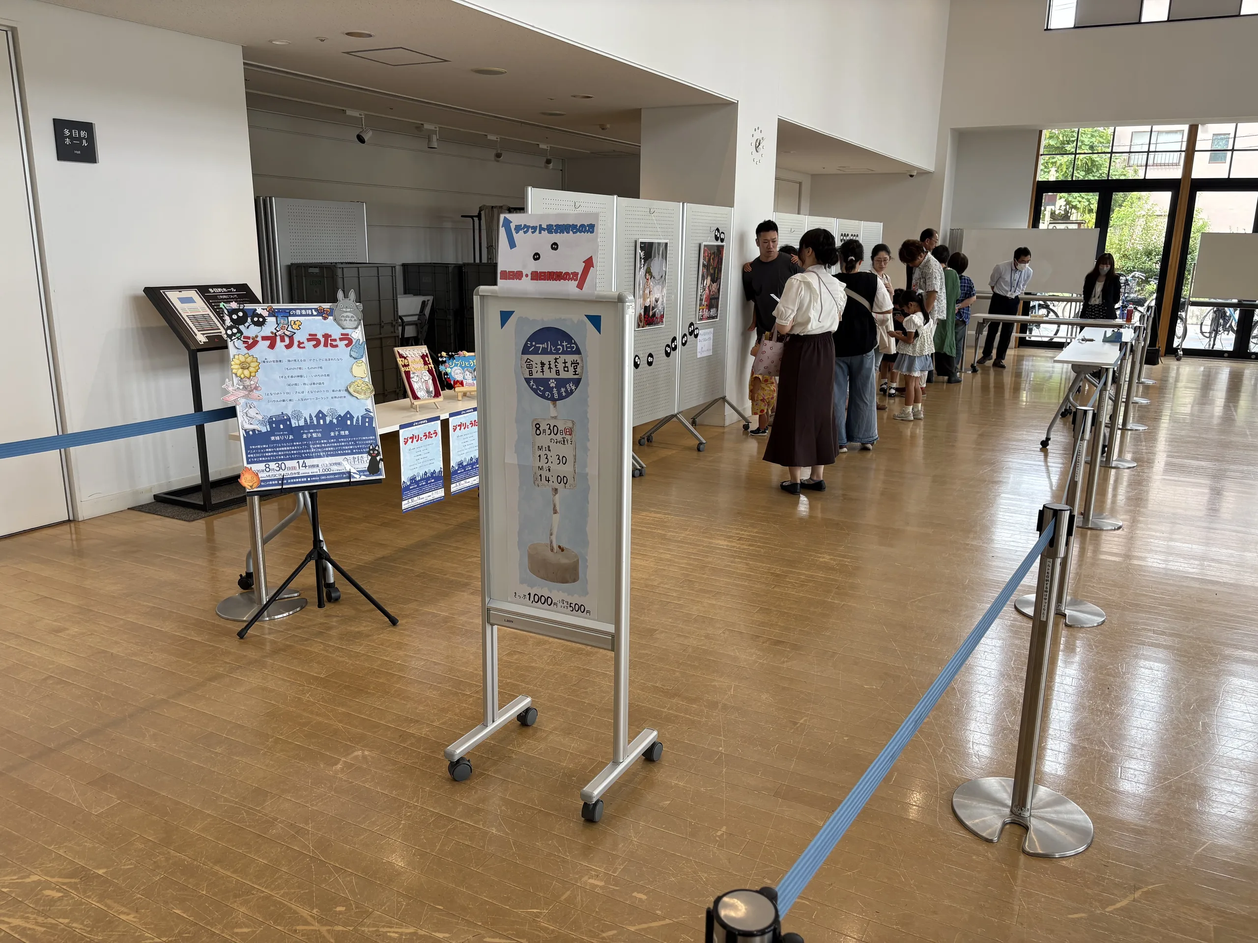 30分前には既に並ぶ人達が 01｜写真｜2026-08-30