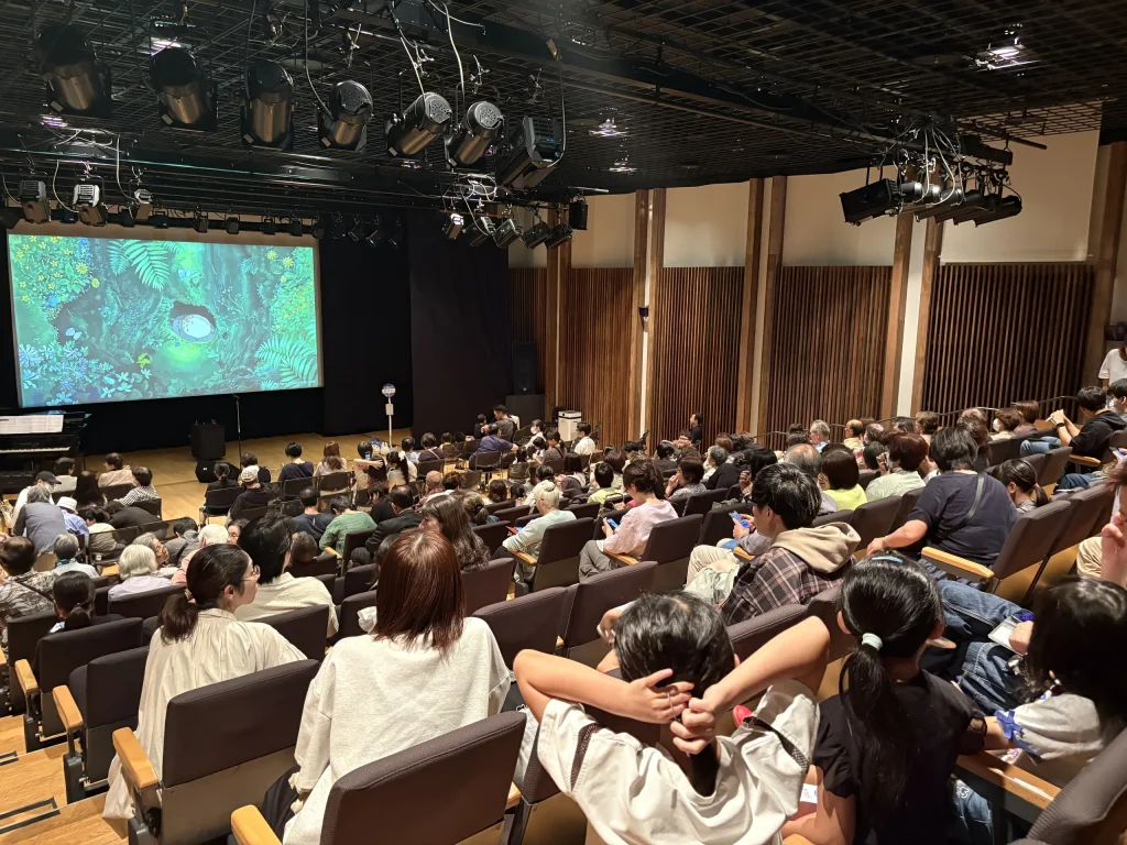 開演待ち 01｜写真｜2026-09-03