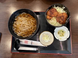 かけそばと小盛りカツ丼 01｜写真｜2026-09-23