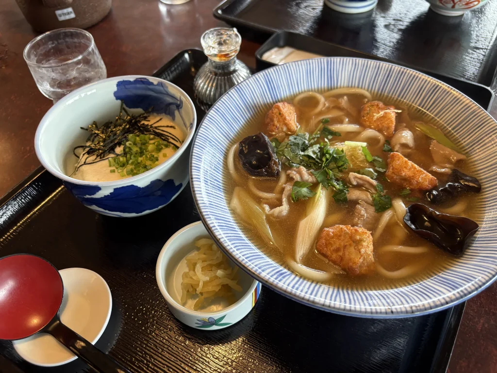 ふんわりしんじようの生姜うどん ミニとろろ丼 01｜写真｜2026-10-04
